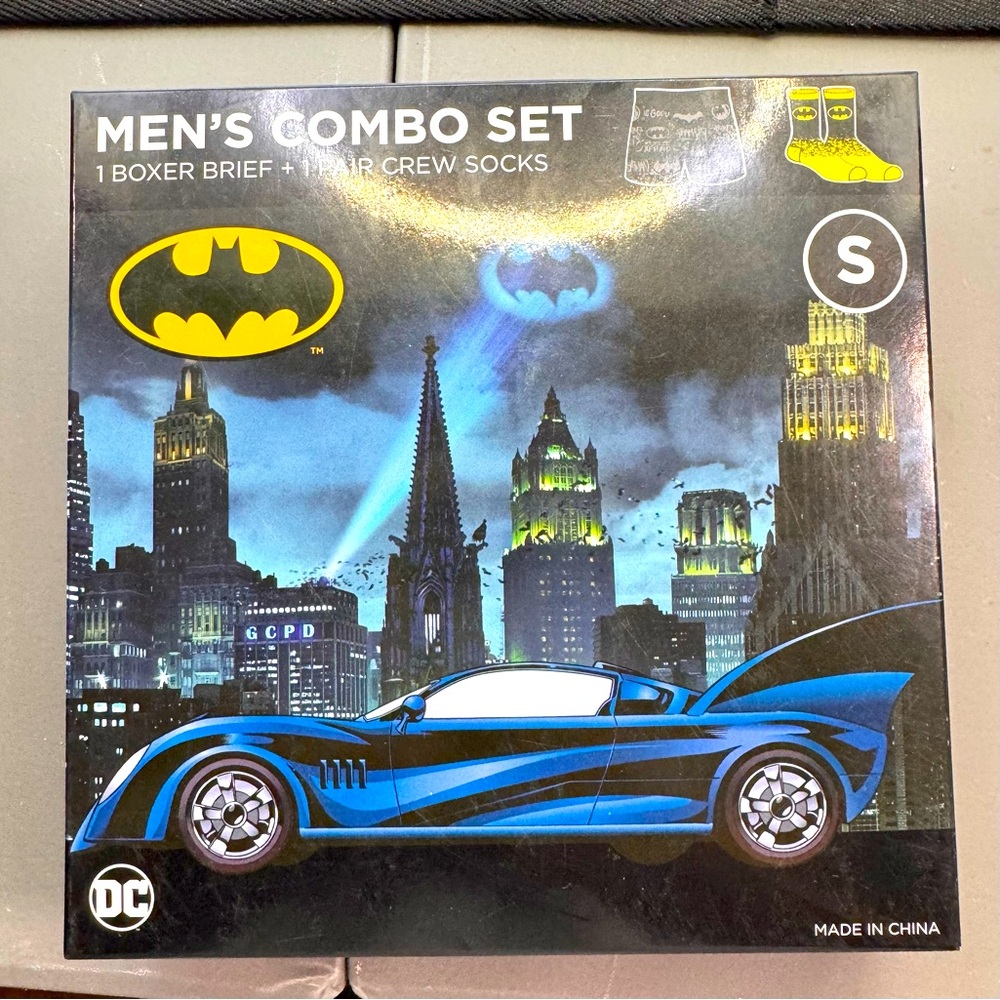 NWT Mens DC Batman Boxer Brief & Socks. Size Small 28-30) Socks 8-12.5